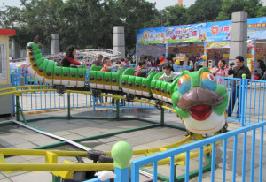 Slide worm mini roller coaster ride for kids