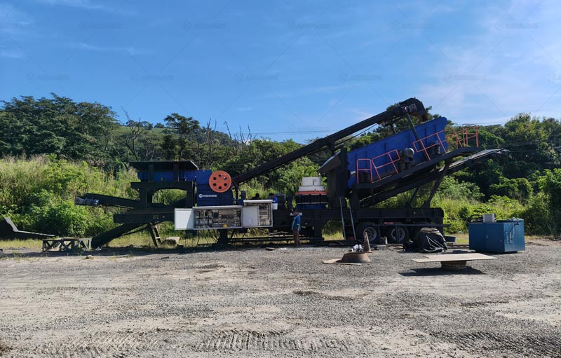 4-in-1 Mobile Stone Crusher in El Salvador