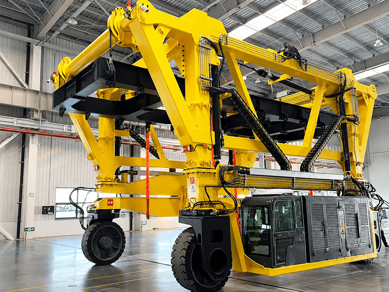 straddle carrier crane